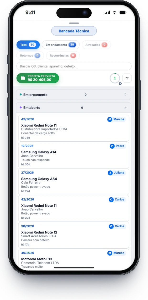 Celular mostrando a Bancada real do NovaOS, com as OS organizadas por etapa
